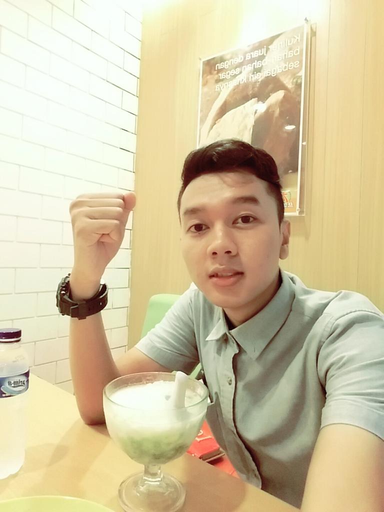 pbya (@danabangkit) on Twitter photo 