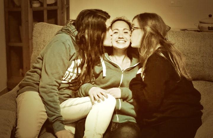Mariiia_diaz94's tweet photo. #DiaInternacionaldelBeso #FelizDia #Love #AmorInfinitoAEstaFoto ❤❤ @merce_bp @elena___2 http://t.co/BZUZe1D5cp
