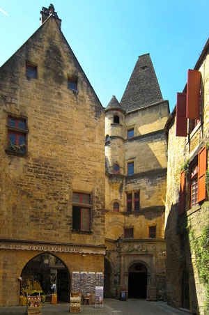 View more stunning pictures at: 
 
bestholidayreviews.com 
 
#travel #Hotel #vacation #adventure #tourism #trip