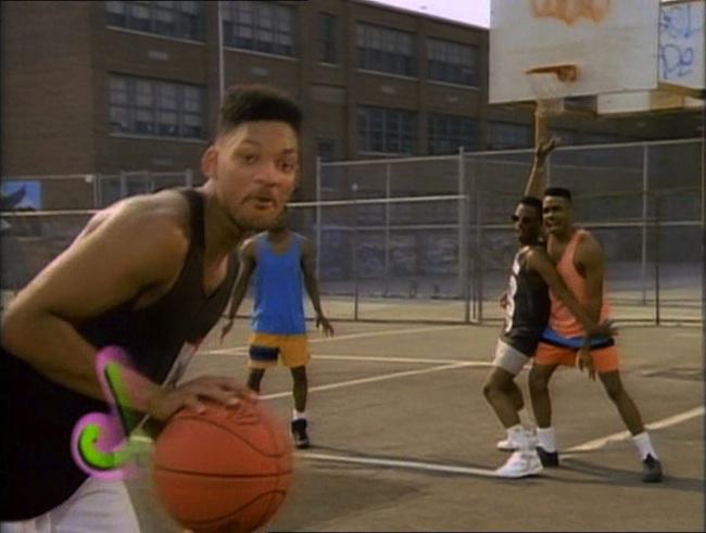 parallelecinico's tweet photo. "Willy" sul perimetro
"Jazz" fattissimo coi Rayban in post basso.
Molti di noi si sono innamorati del basket così http://t.co/JGtDRIpED8