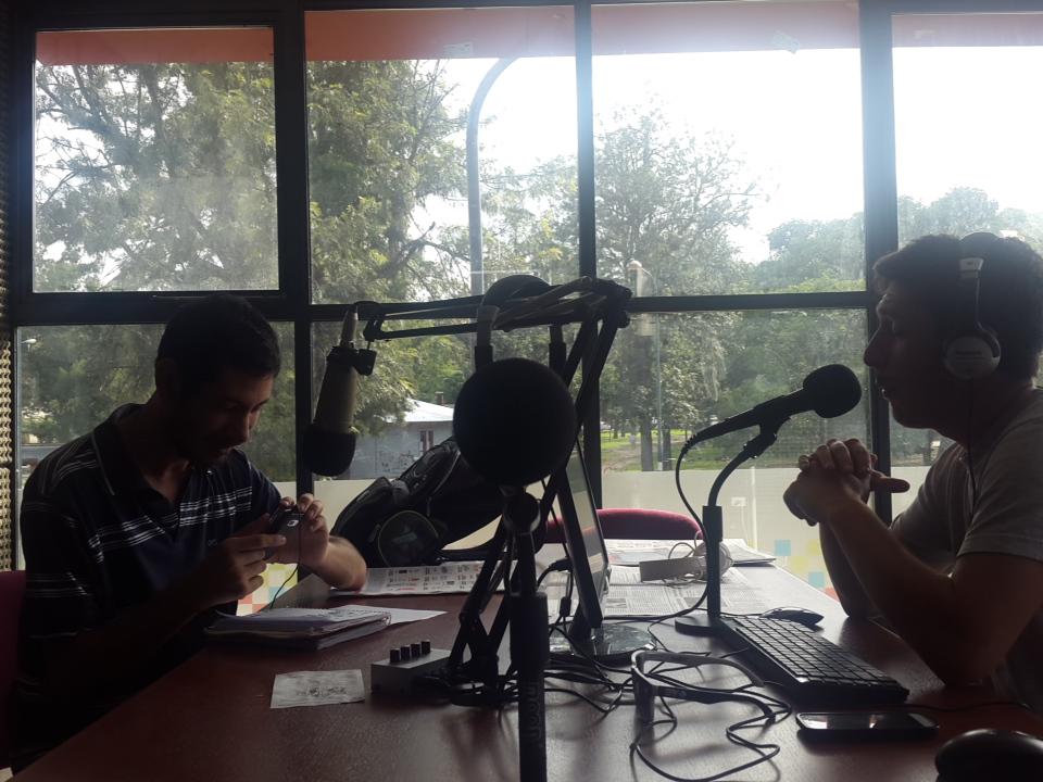 fyarbi's tweet photo. Arrancamos con @minuto90ok junto a @FranGil_1 y el facha silva por la 88.5 de tu dial y http://t.co/O7LAoa7wj7 http://t.co/ZLHIW5qzur