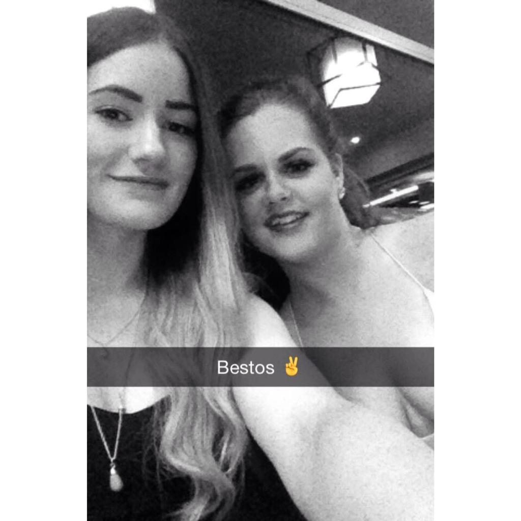 KeelyDuignan's tweet photo. Best friends 👭 #nightout @xnicoledoyle2x http://t.co/5pDRNI5d54