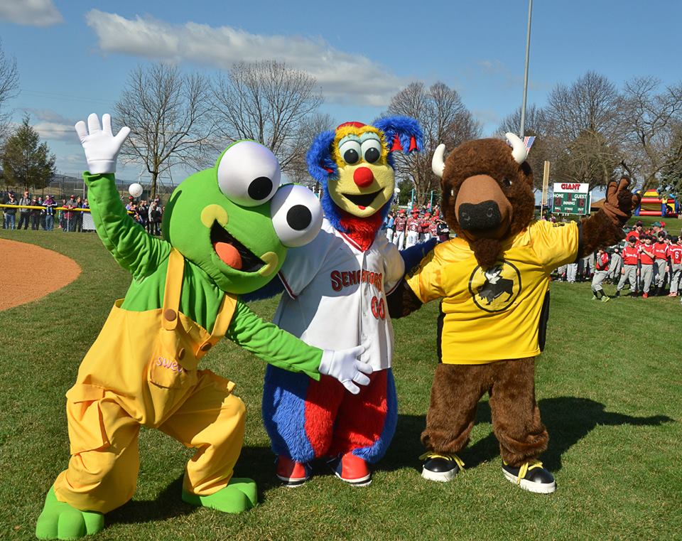 UAMBAbaseball's tweet photo. thanks to @SensRascal00 @SweetFrogMech @BWWings  for stopping by our Opening Day Ceremony on Saturday! http://t.co/2hYxnU4G6p