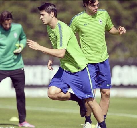 Último entrenamiento terminado, descansando... Mañana tenemos una cita con la <a href="/ChampionsLeague/">UEFA Champions League</a> #FinoAllaFine