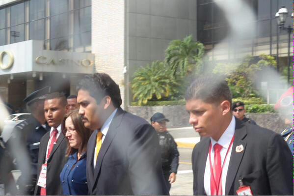 hcapriles tweet picture