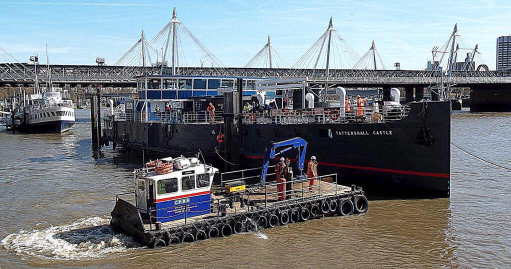 Multicat 'Gundog' working with CMP reinstating the moorings for the Tattershall Castle today