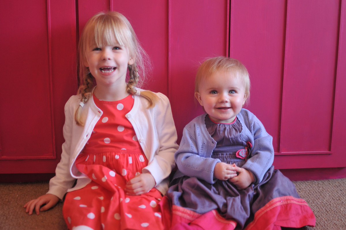 mathsjem's tweet photo. A rare non-maths tweet from me: 1. My daughters = cute 2. Yay, Game of Thrones is back! #notmaths #notteaching #me http://t.co/k8M7mDmFgq
