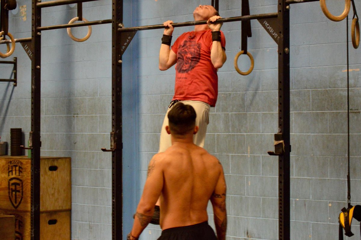 CrossFitHTF's tweet photo. It's Monday! How hard will you push yourself today? Or in the case pull yourself up? http://t.co/djvuEDVKR6