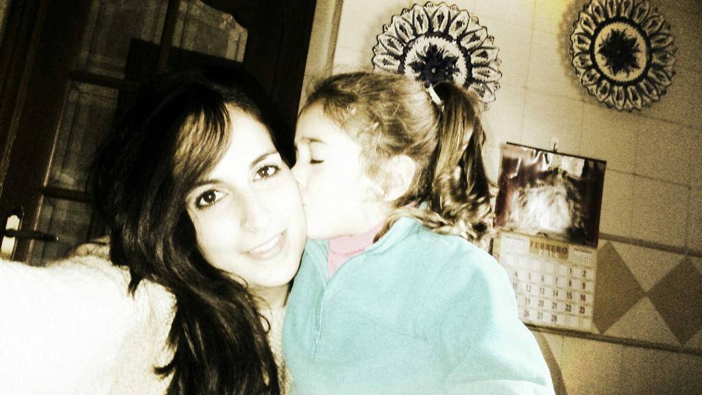 anadiazserrano's tweet photo. #DiaInternacionaldelBeso http://t.co/4JOxRFsbBN