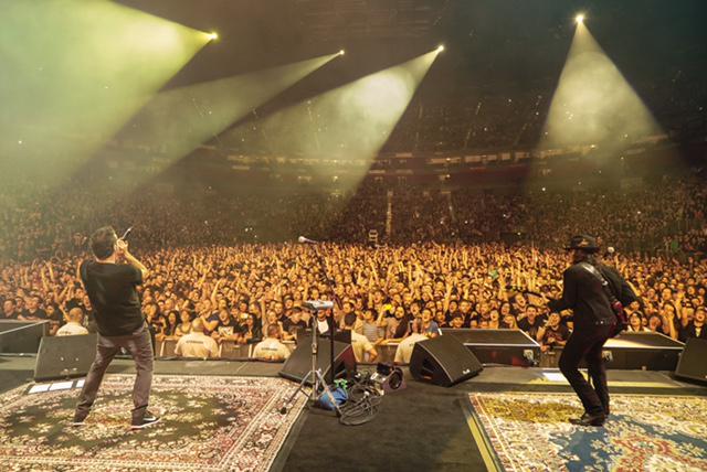 неверная концерт. неверная концерт. неверная концерт. House of zhu фото. Ozzy osbourne ordinary man 2020.