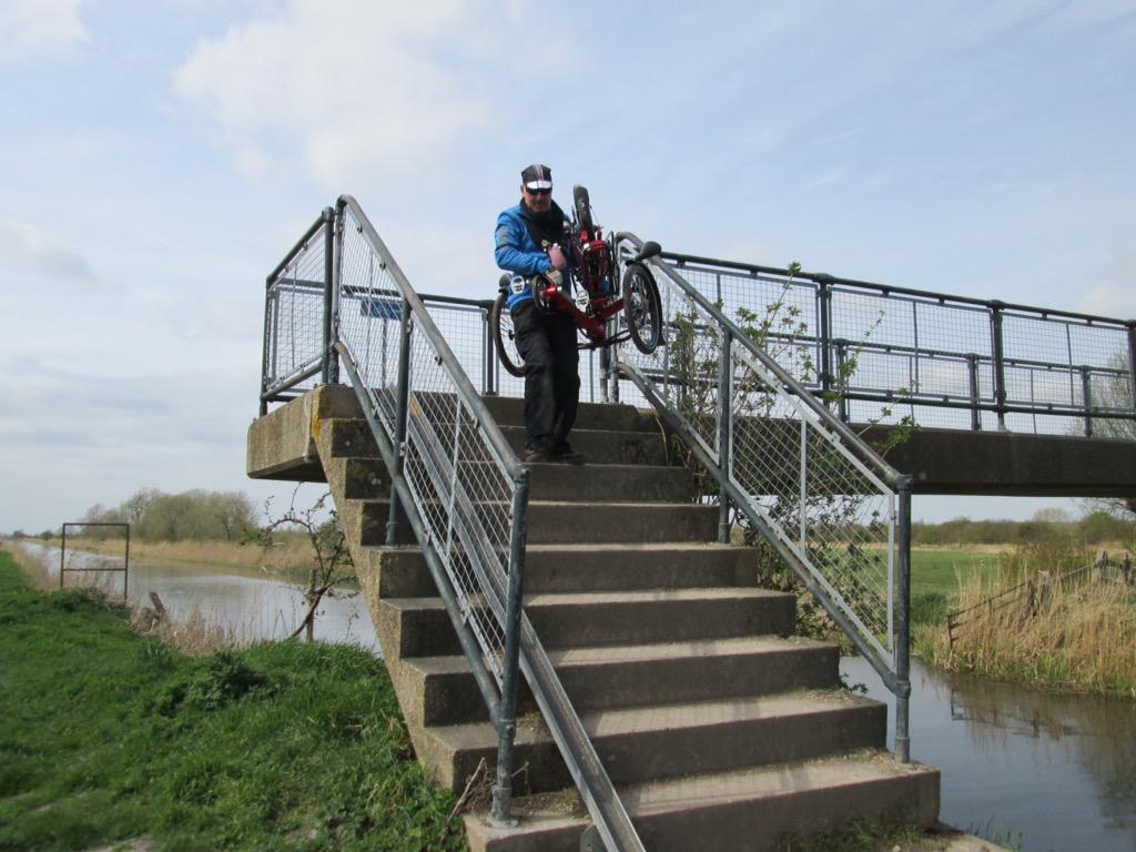 Donkey_Hoty's tweet photo. Sometimes I question if a cycle path is really a bicycle path, or if it's just a path #porterage #disabledcycling http://t.co/KWcQQCkPmi