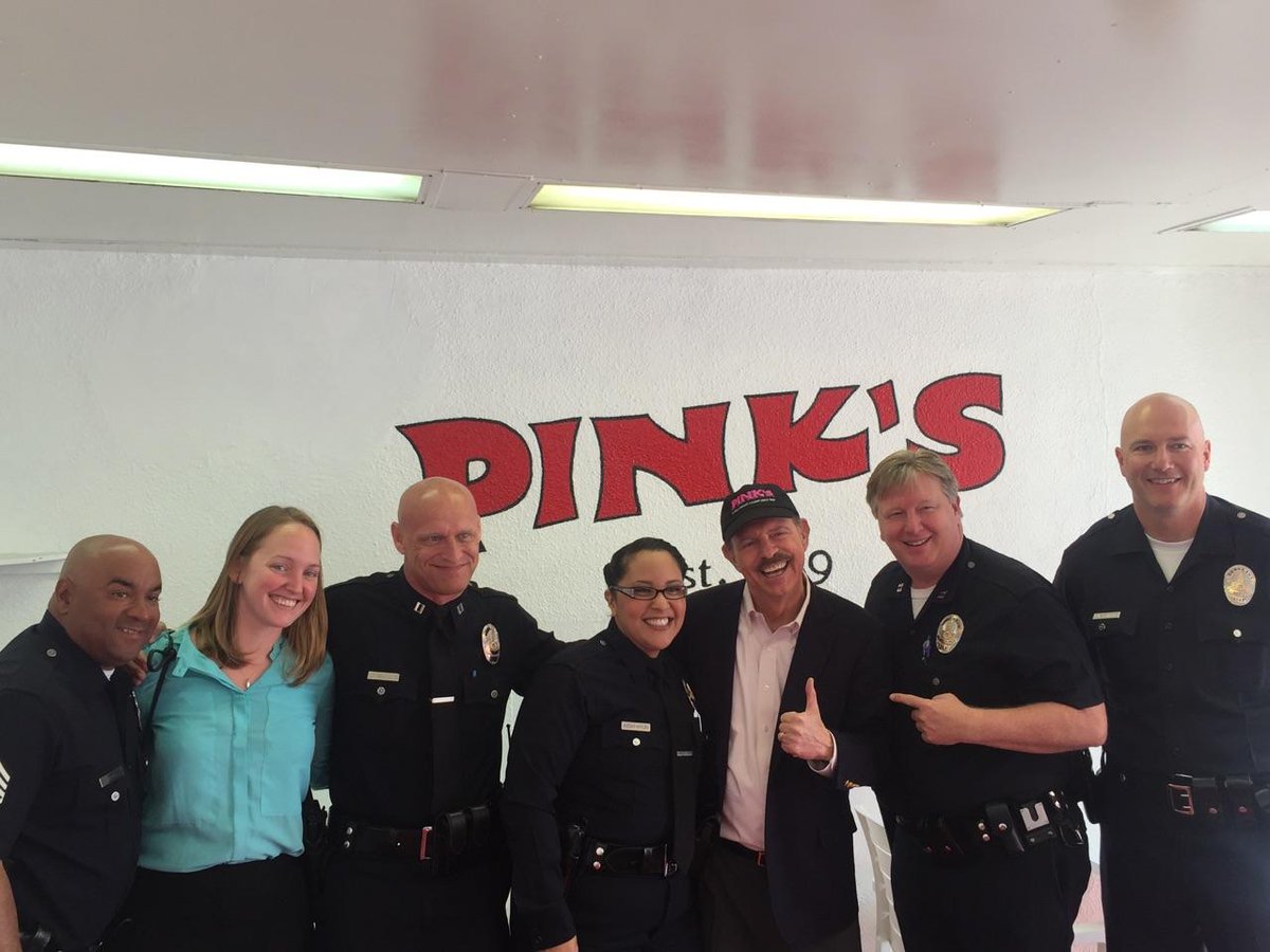 PALHollywood's tweet image. Pink's loves PAL! Thanks @pinkshotdogs and @TomLaBonge for supporting LAPD youth programs! #pinkshotdogs