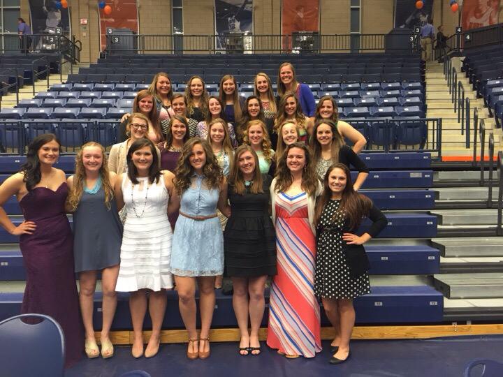 melissa_bazany's tweet photo. my beautiess at the Hopey's tonight! congrats to all of the winnersโ๏ธ #hopesb #hopeys2015 #dutchball http://t.co/Mfquoa1YYi