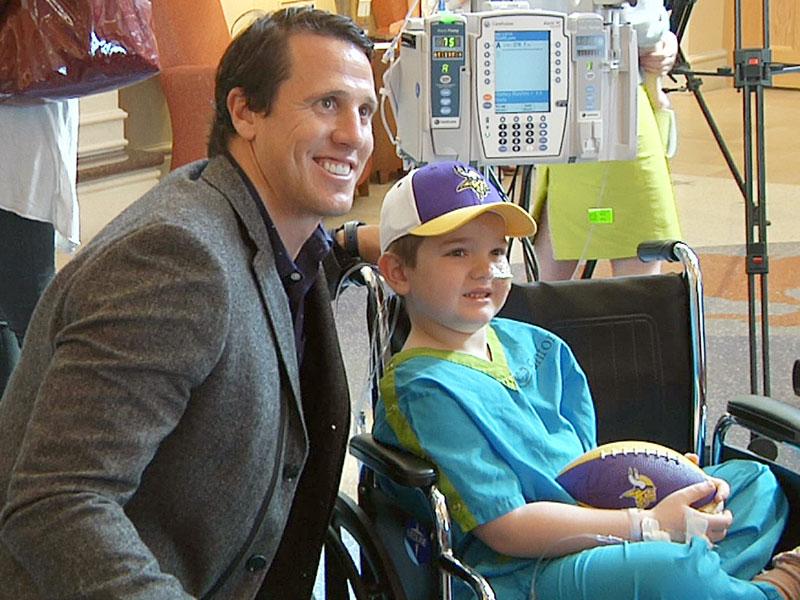 keloland's tweet photo. Chad Greenway recognizes that kids would rather be somewhere else than in the hospital. http://t.co/ubIIzhnfA3 http://t.co/HxI5irpzXp