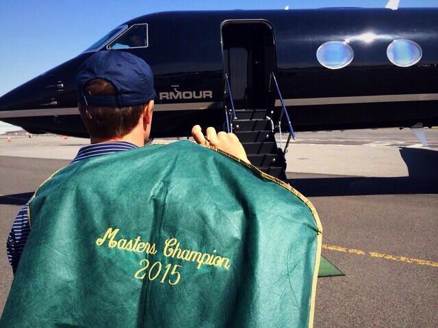 KellyTGolf's tweet photo. Can't check that on commercial flight RT @OlinBrowne Greatest garment bag ever http://t.co/hTRzLXjdtQ