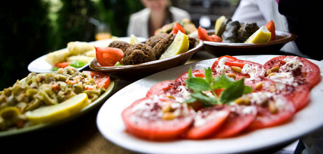 1EspacioGourmet's tweet photo. Acercate a @1EspacioGourmet proba #LunchDegustacion consulta @MercedesCastagn o Johanna. Mar.aDom.10a20 hs, #probanos http://t.co/teS1N2WBST
