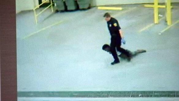 bassem_masri's tweet photo. Video: Tampa police officer drags homeless woman on the ground...treats her like an animal smh http://t.co/HhLsnwkjFy http://t.co/CC5dj1pw8m
