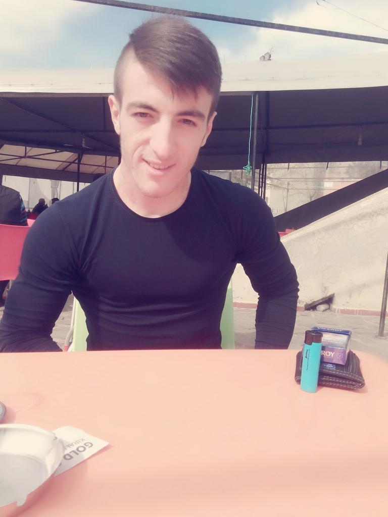 omer10k's tweet photo. Bir Umuttur Yaşamak... http://t.co/KbUgoSXO69