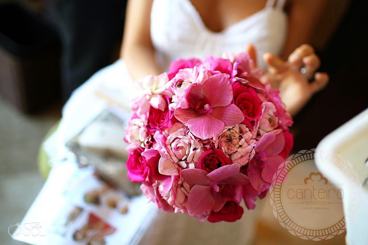 canteirowedding's tweet photo. Beautiful floral arrangements for the most beautiful brides!
#MomentsCollection #WeddingExperts @delsolphoto http://t.co/63dnaQdRYK