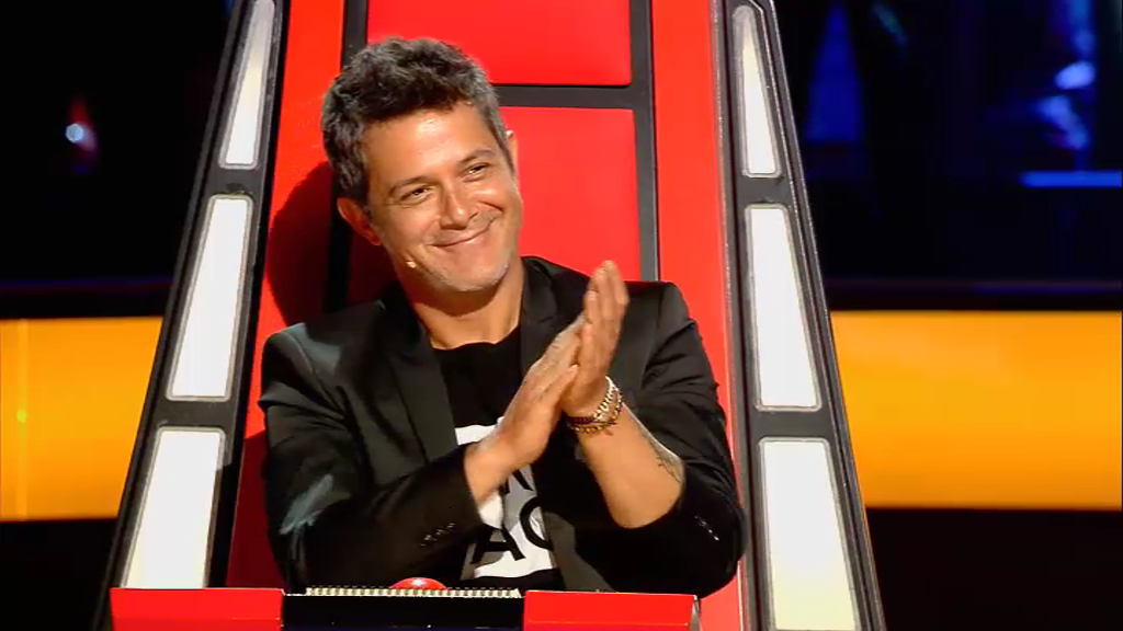 MusicTelecinco's tweet photo. #LaVoz4 Podríamos quedarnos escuchándole toda la noche...  http://t.co/ZWWybRIhiL http://t.co/EB0KACZtY4