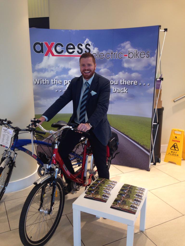 jadewoo91878112's tweet photo. Another successful pop-up shop today in Barclays Exeter #suitsyoualex @BarclaysSW @alrea1 http://t.co/3t8cKVrqQ7