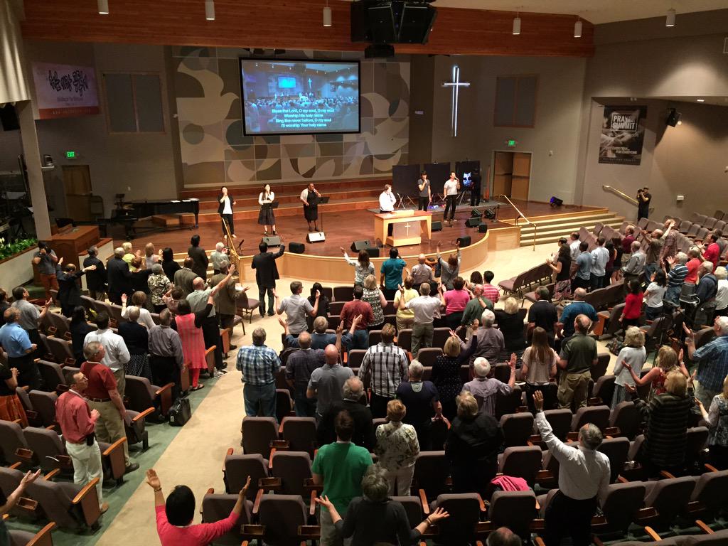 prayersummit's tweet image. Prayer summit 2015 kicking off with 10,000 reasons to bless the Lord! #prayersummit15