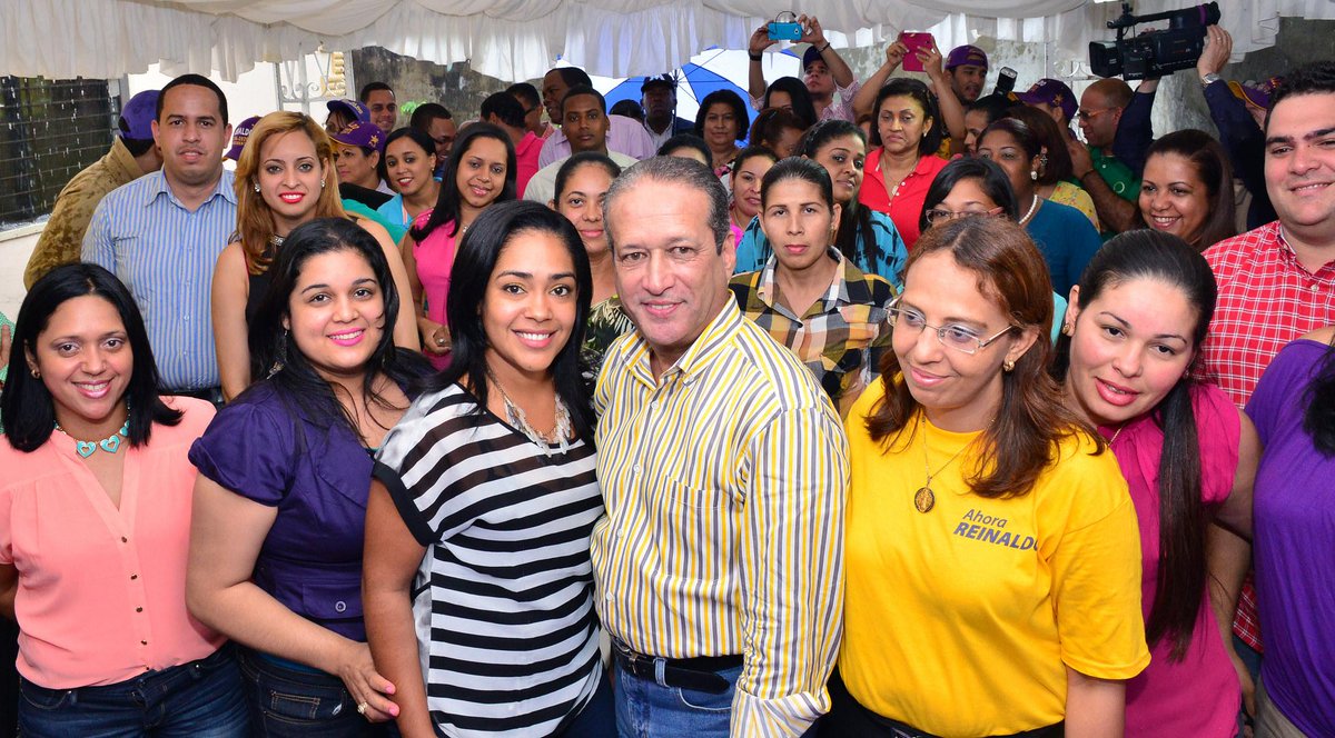 ReinaldoParedRD's tweet photo. Los jóvenes se identifican con @reinaldopared #CONREINALDOSEGANA @RPJuventud @rpjuventudfanti @andresvander http://t.co/NYTePEu2E5