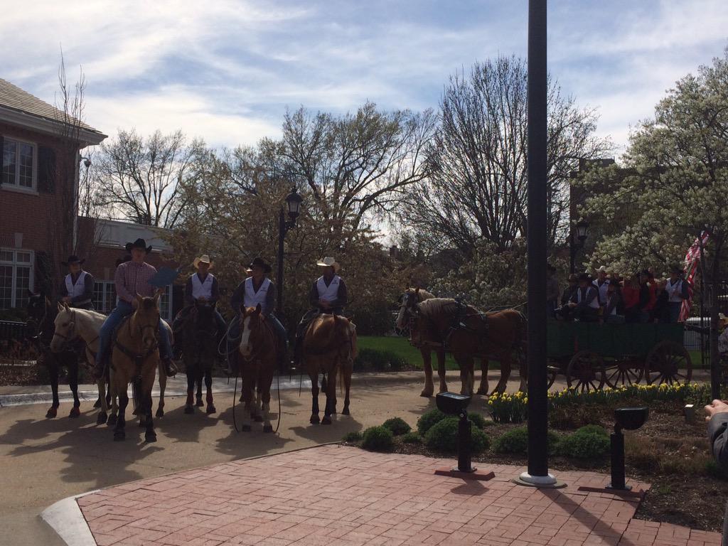 UNL_CASNR's tweet photo. Big day at #LNK #GovernorsMansion #RodeoWeek2015 #UNLRodeo @GovRicketts http://t.co/s7SShx1aGn