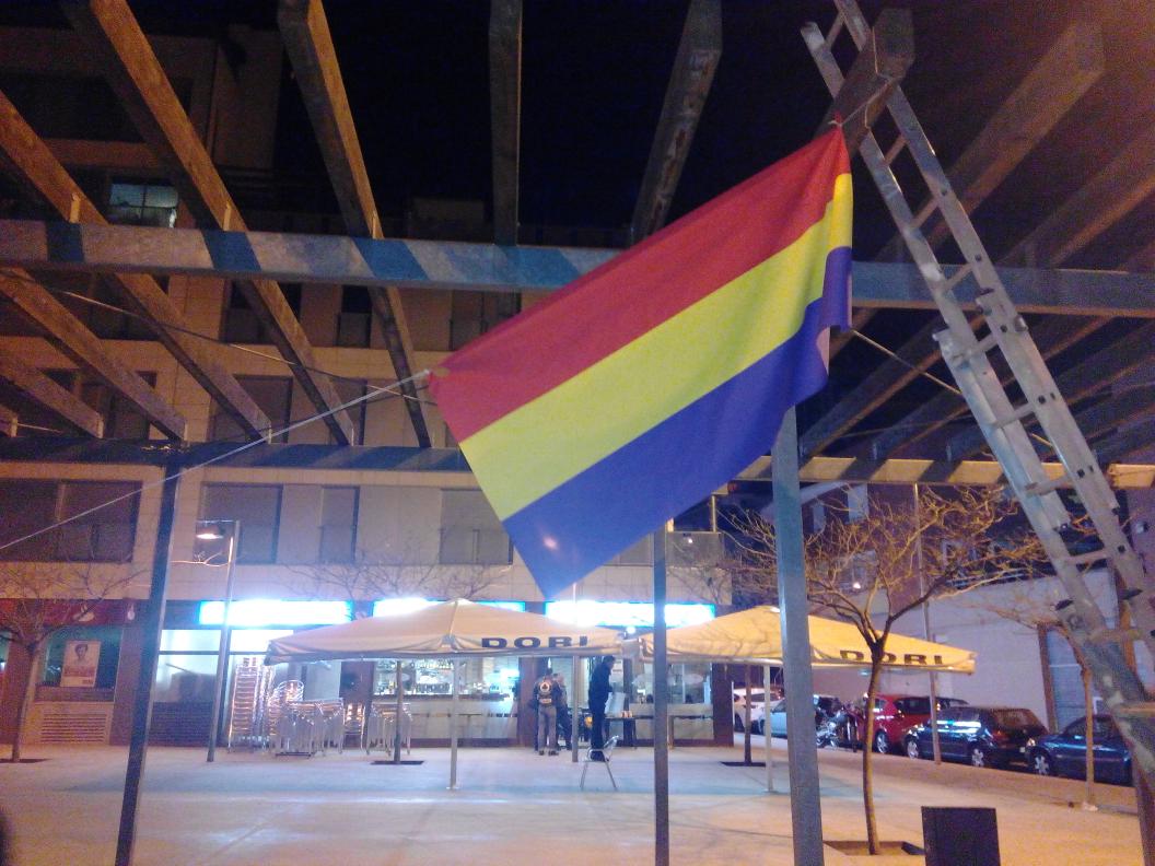danicardogirona's tweet photo. Que no pare la noche en Rubi porque hoy es la #OperacioRepublica http://t.co/K0zmTQS0fu