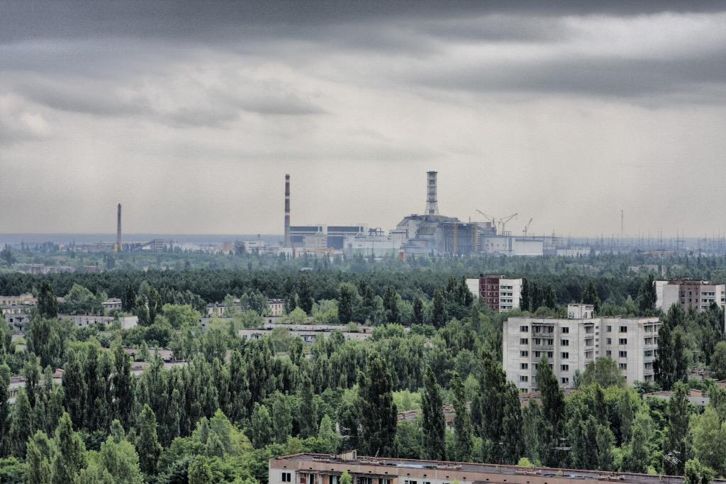 FOTO Pripyat la citta' fantasma e sullo sfondo la centrale di Chernobyl