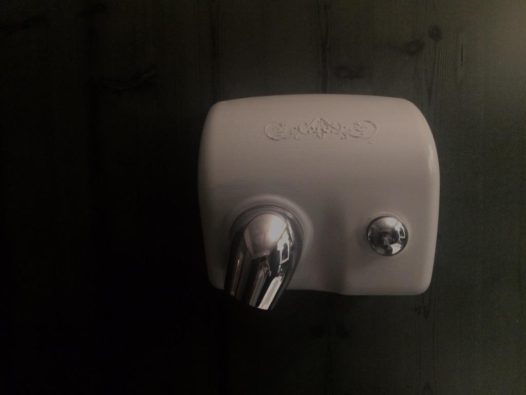 Freakoutebasta's tweet photo. toilette http://t.co/xhvAfifQ4g