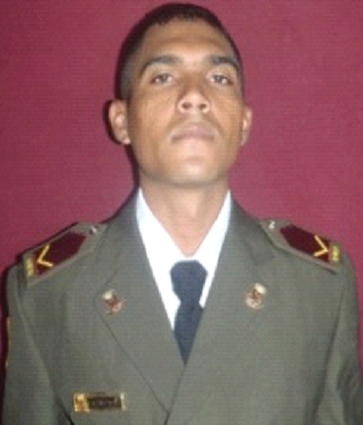 Thabatica's tweet photo. Atención, este es el sargento Frank Muñoz. Está preso en Ramo Verde por negarse a firmar contra el decreto Obama. http://t.co/6q6uC77nMw