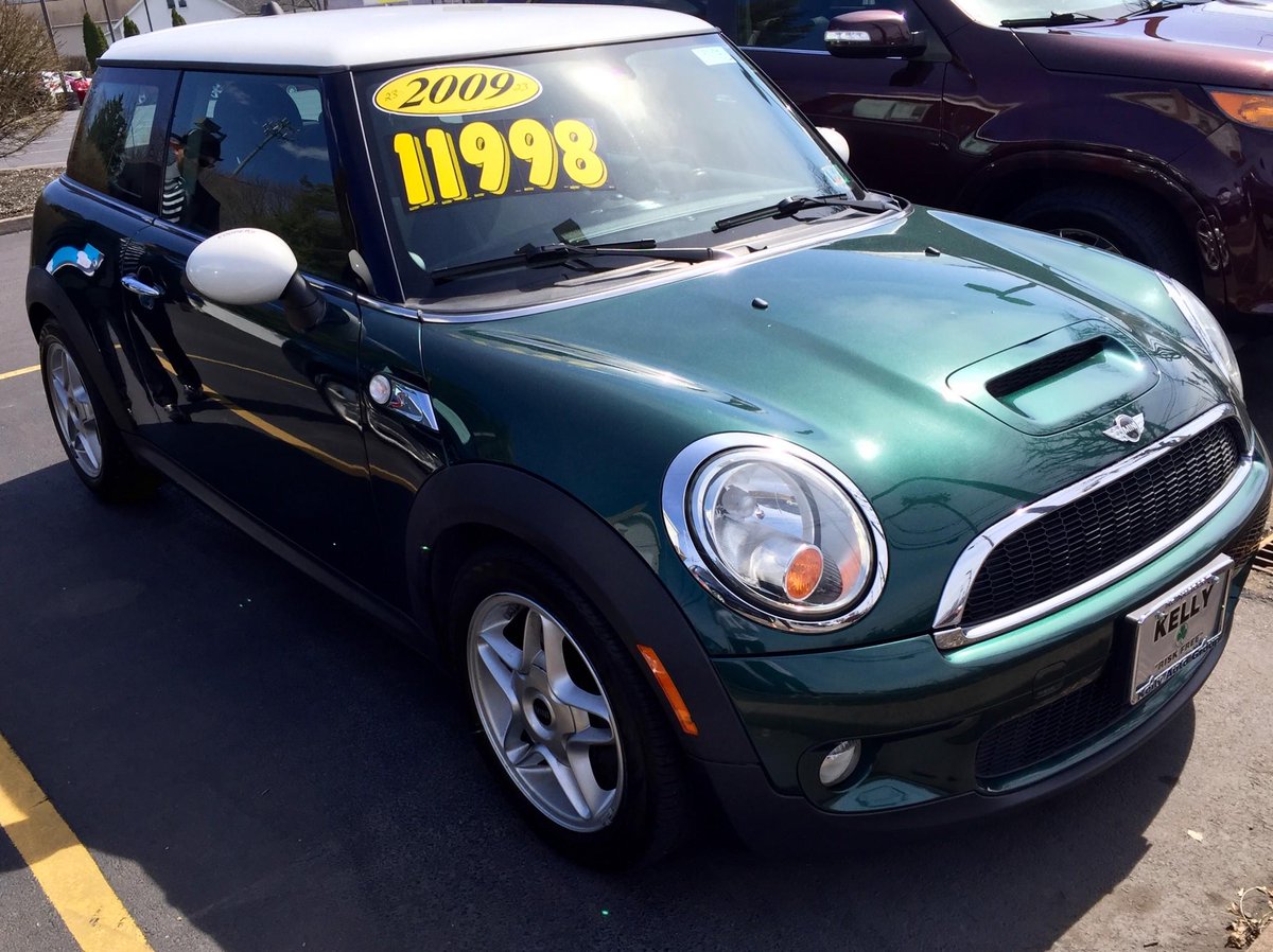 KellyCarDotCom's tweet photo. Mini Cooper: England's coolest export since the Beatles #vehiclespotlight http://t.co/NgsIzs61Ho 610-967-0400 x817 http://t.co/OlIeTSummh