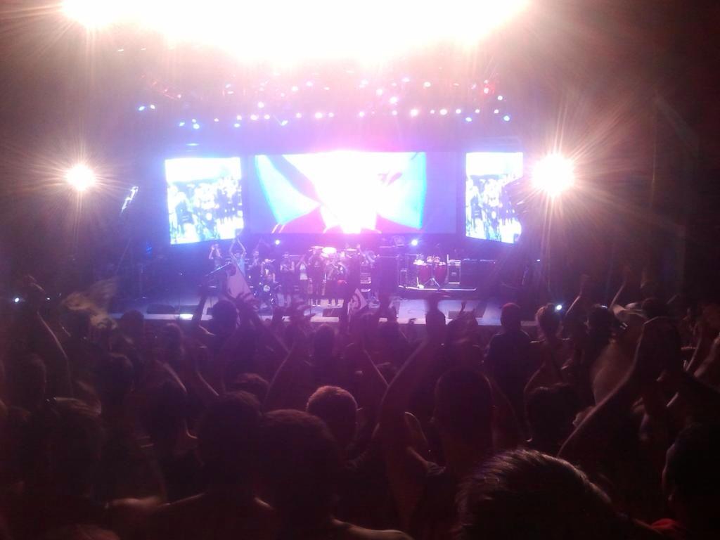 SoloRockArg's tweet photo. Increíble noche ayer en Rosario!! Vamos que Don Osvaldo sigue sonando y agitando esos rocanroles irresistibles 👏 http://t.co/2jTRxMftB5