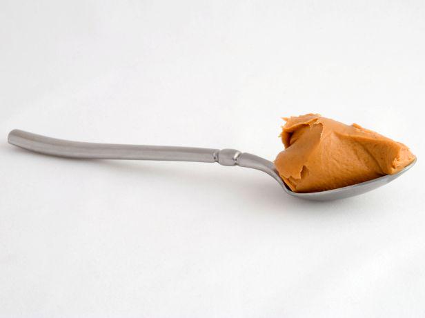 FoodNetwork's tweet photo. From cereal bars to peanut butter, learn 11 sneaky sources of trans fat: http://t.co/H92DgVj514. http://t.co/SFnq9sDdri