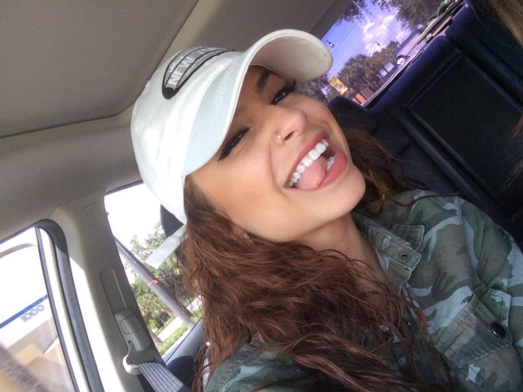 Mota on X: @foreignbunnies: Cuban & Bolivian 🌹 Twitter: @seniaa_x3  IG: seniaax3 http:t.coSNgXwlaiXm how yum😍  X