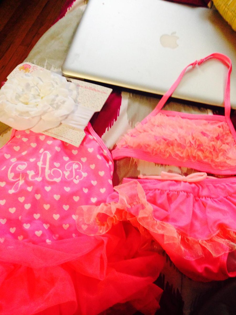 MissTisha_xo's tweet photo. My baby's stuff finally came.π #bdaysuits ππ http://t.co/lfTyGBW1HV