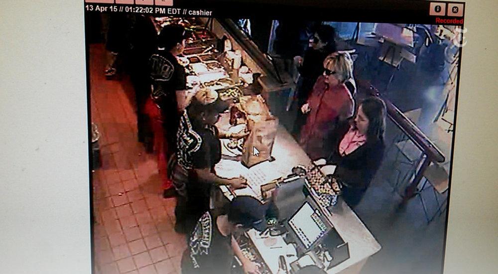 nytpolitics's tweet photo. Hillary Clinton goes unnoticed in an Ohio Chipotle http://t.co/oAAx4v2n8e http://t.co/Ic9slSbnGJ