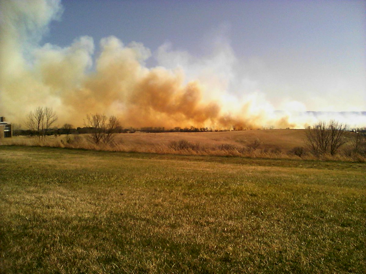 jacieswindell's tweet photo. Fire spreads across countryside #UMaryFire #prayforfirefighters http://t.co/Yhf9quTjAl