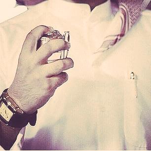 مثل رشّةِ العطر انفاسك ، ظمّني لك وَرشّلي منها لو سمحتْ 
 #رشة_عطر
#رومنسي
#بقلمي
#التعليق_الجمل
#شعر
#حب
#بيت_شعر