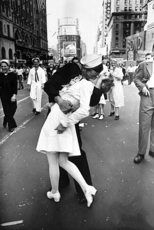 bushi_tv's tweet photo. #DiaInternacionaldelBeso #KissDay http://t.co/fiER7r2qeL