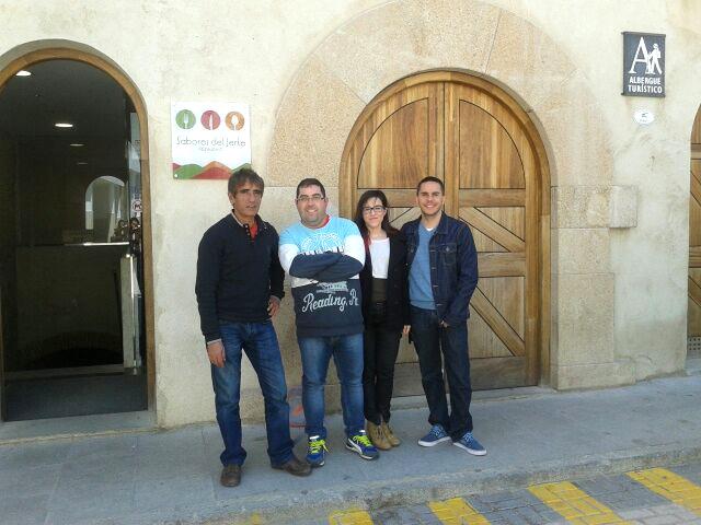 lanzaderapla's tweet photo. Intermediación con @Alberjerte, precioso albergue. Mil gracias por su trato y contarnos su“aventura empresarial” http://t.co/aORDSymisB