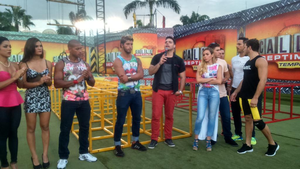 TCdeportesEC's tweet photo. ¡Esto es Calle 7! @ThiagoC7tc decide competir y reemplazar a @MarlonC7tc.

¿Cuántos RT's? Todo por #VamosMarlon. http://t.co/8rRQza5q7n