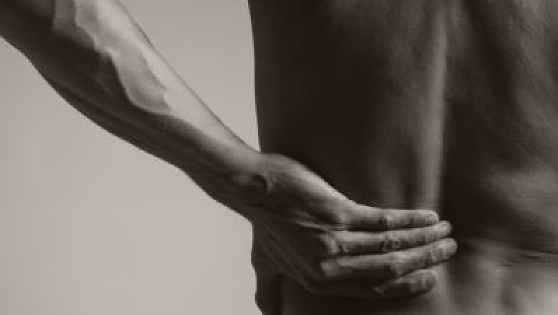 fitin_app's tweet image. Try these 3 #simpletricks to prevent lower back pain during #workouts. @MensHealthMag