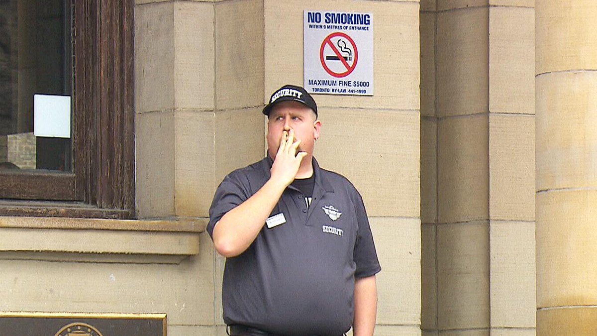 CTVKitchener's tweet photo. One year after enacting a new anti-smoking bylaw, Toronto has yet to find a single offender: http://t.co/Gx1nAD1c4E http://t.co/mXs7sgQRk5