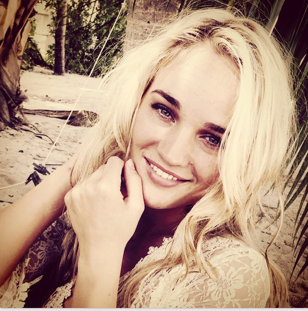 paytontaylorB's tweet photo. Happy Birthday to my #beautiful #talented #FiddlePlaying #CelticDancing #BassFishing friend Jessica @TheWillisClan http://t.co/OPKRgfs9aH