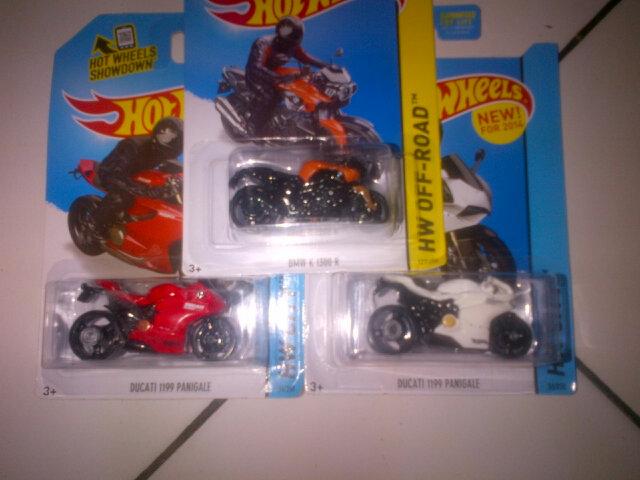 BatuNkri's tweet photo. Dijual Cepat #hotwheels Ducati merah putih dan BMW.. http://t.co/XqmACnpyJG