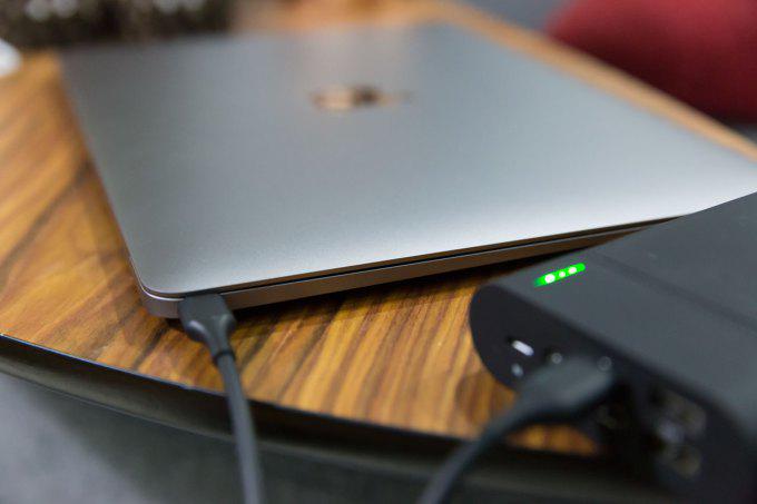 Charge The New MacBook From A Battery Pack With... kirkja.co/1NzU24e #Tech #Mobile | twibble.io