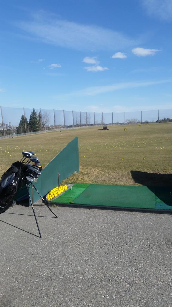 dean_sly's tweet image. I always feel like I'm going to get out a lot at this point in the season. #onceayeargolfer #betterpractice