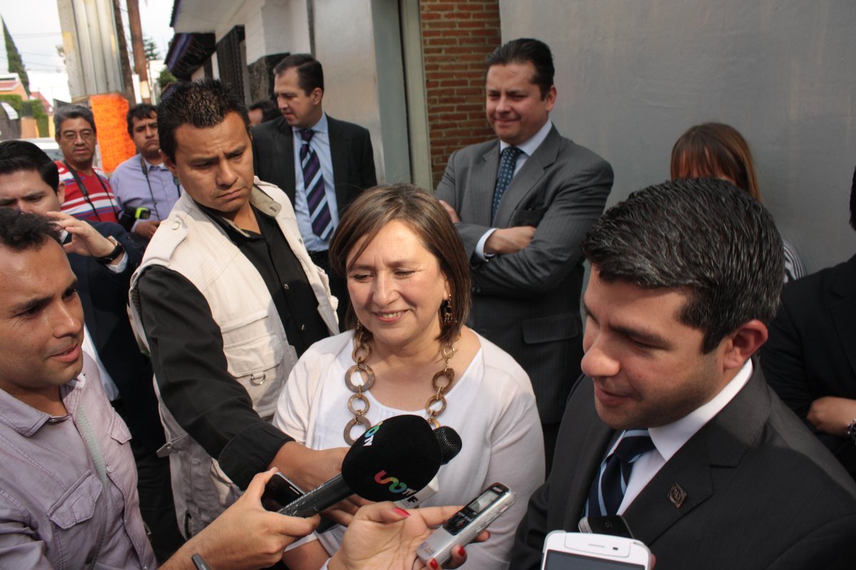 PAN_CDMX's tweet photo. Entrega @XochitlGalvez recurso de impugnación en @I_E_D_F ante negativa para registro a la delegación Miguel Hidalgo. http://t.co/uMETWk7X6x
